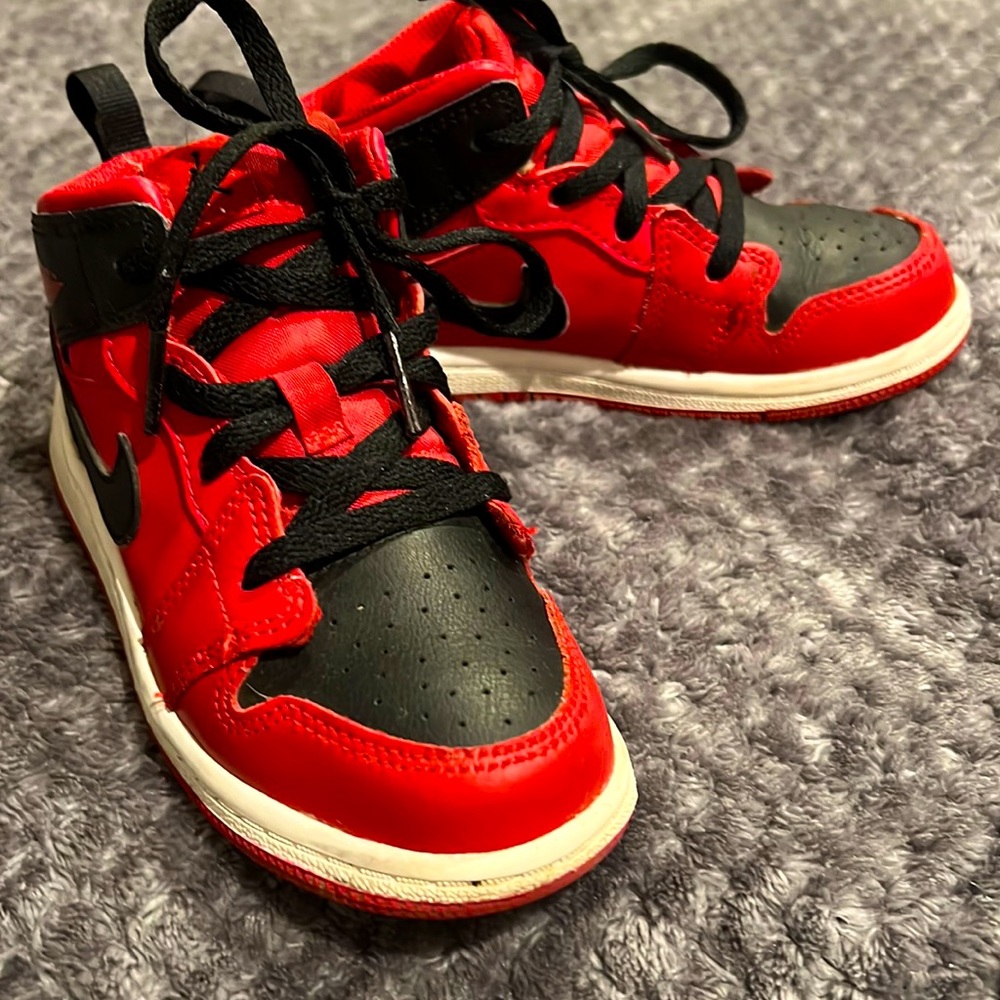 Toddler Jordan Nike airs